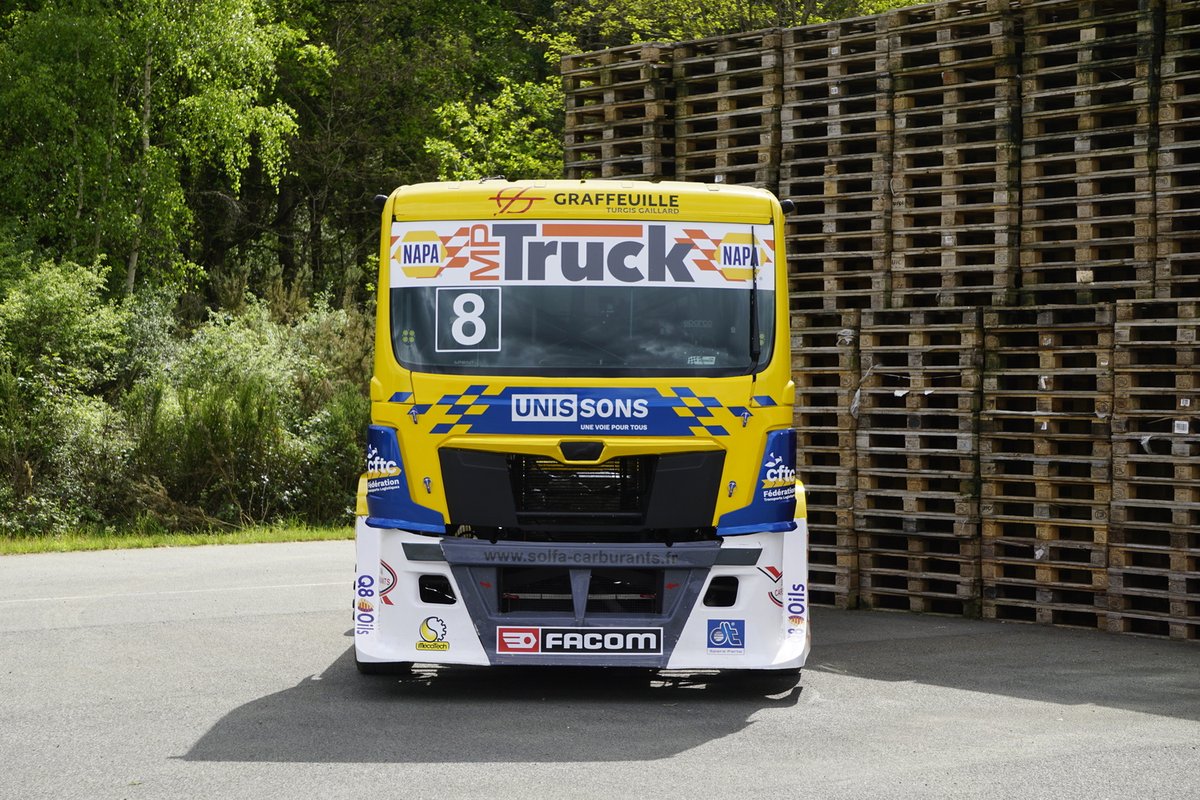 Camion #8 Anthony Robineau avec partenariat Solfa Carburants visible sur le bumper
